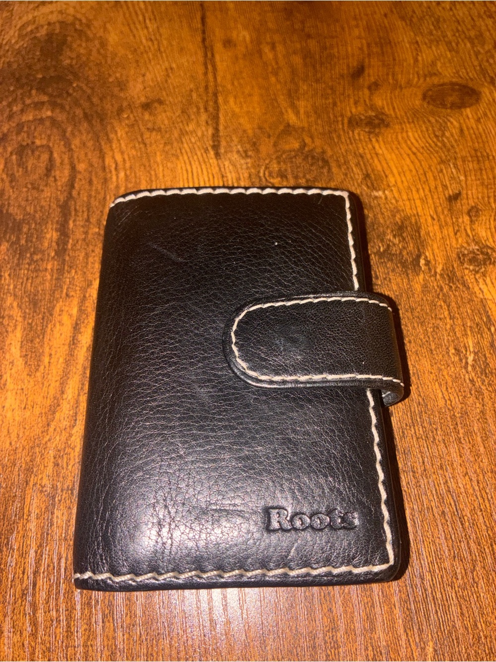 Roots Black Leather Card Holder with Contrast Cream Stitching